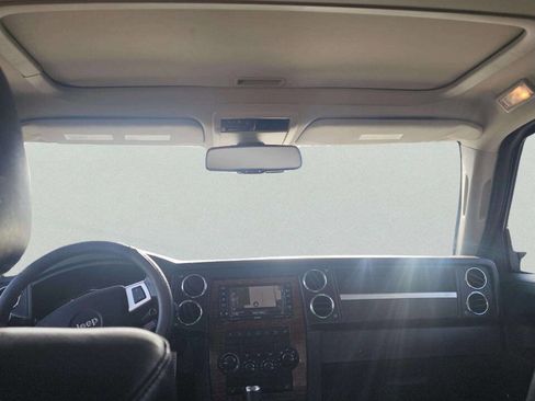 Used 2009 Jeep Commander Limited image 9