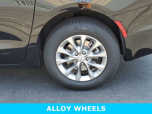 New 2026 Chrysler Pacifica Select image 9