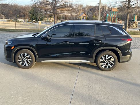 Used 2025 Volkswagen Tiguan S image 7