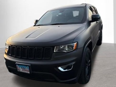 Used 2017 Jeep Grand Cherokee Limited image 2