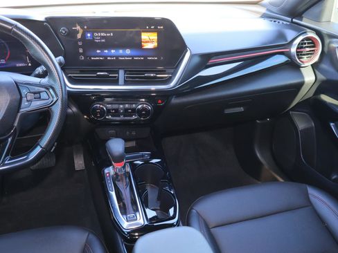 Used 2024 Chevrolet Trax RS w/ Sunroof Package image 11