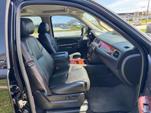 Used 2013 Chevrolet Tahoe LTZ AWD/4WD image 16