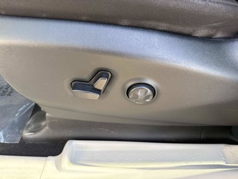 Used 2023 Chrysler Voyager LX FWD image 22