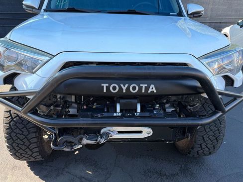 Used 2018 Toyota 4Runner SR5 Premium image 5