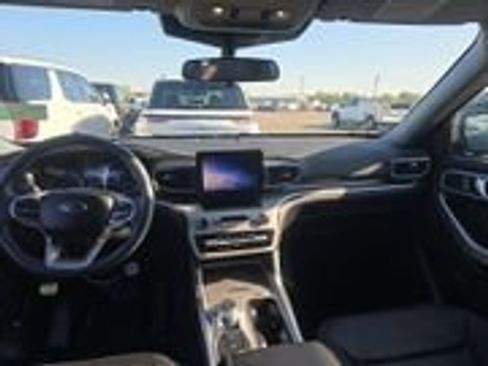Used 2024 Ford Explorer XLT w/ Equipment Group 202A AWD/4WD image 7