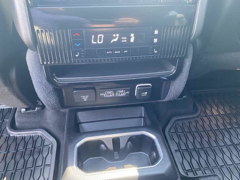 Used 2024 Jeep Wagoneer Series II AWD/4WD image 17