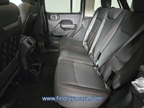 Used 2022 Jeep Wrangler Unlimited Rubicon AWD/4WD image 15