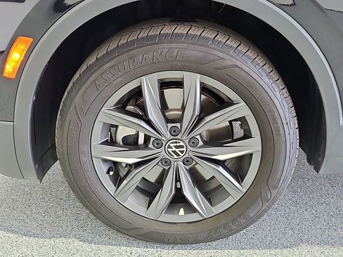 Certified 2023 Volkswagen Tiguan SE FWD image 11