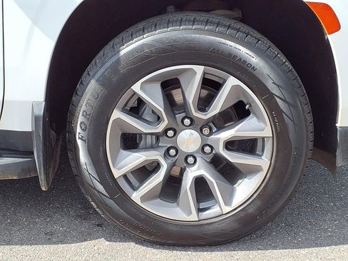 Used 2022 Chevrolet Suburban LT w/ Luxury Package AWD/4WD image 9