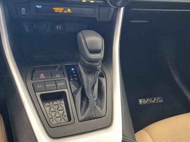 Used 2019 Toyota RAV4 LE FWD image 10