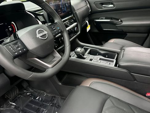 New 2026 Nissan Pathfinder Platinum FWD image 12