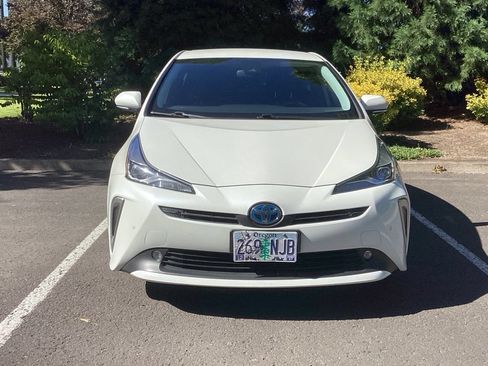 Used 2020 Toyota Prius LE AWD/4WD image 16
