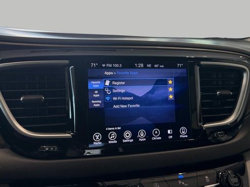 Used 2017 Chrysler Pacifica Touring Plus FWD image 38