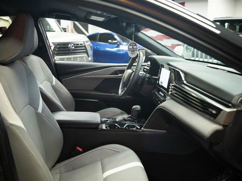 Used 2025 Toyota Camry SE image 13