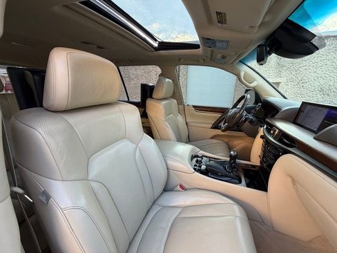Used 2016 Lexus LX 570 4WD w/ Luxury Package image 29