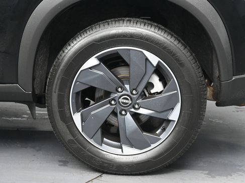 Certified 2024 Nissan Rogue SV image 22