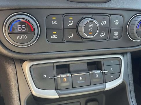 Used 2023 GMC Terrain SLE w/ Driver Convenience Package FWD image 20