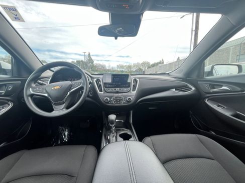 Used 2024 Chevrolet Malibu LT image 34