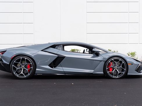 Used 2024 Lamborghini Revuelto AWD/4WD image 17