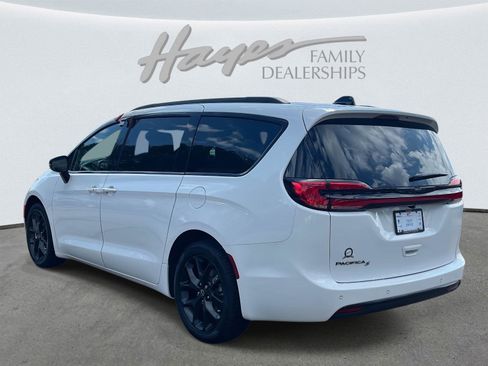New 2026 Chrysler Pacifica Select image 4