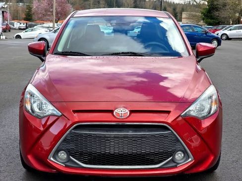Used 2019 Toyota Yaris LE FWD image 2