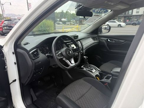 Used 2019 Nissan Rogue SV AWD/4WD image 16