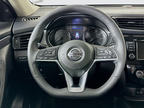 Used 2018 Nissan Rogue SV AWD/4WD image 18