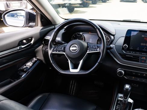 Used 2023 Nissan Altima 2.5 SR FWD image 9