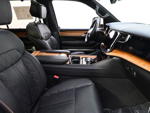 Used 2022 Jeep Grand Wagoneer Series III w/ HD Trailer Tow Package image 16