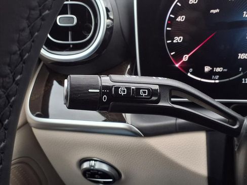 Used 2024 Mercedes-Benz GLC 300 4MATIC image 13