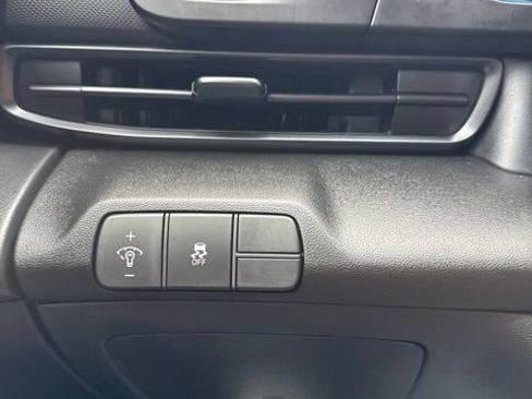 Used 2025 Hyundai Elantra Sport FWD image 17