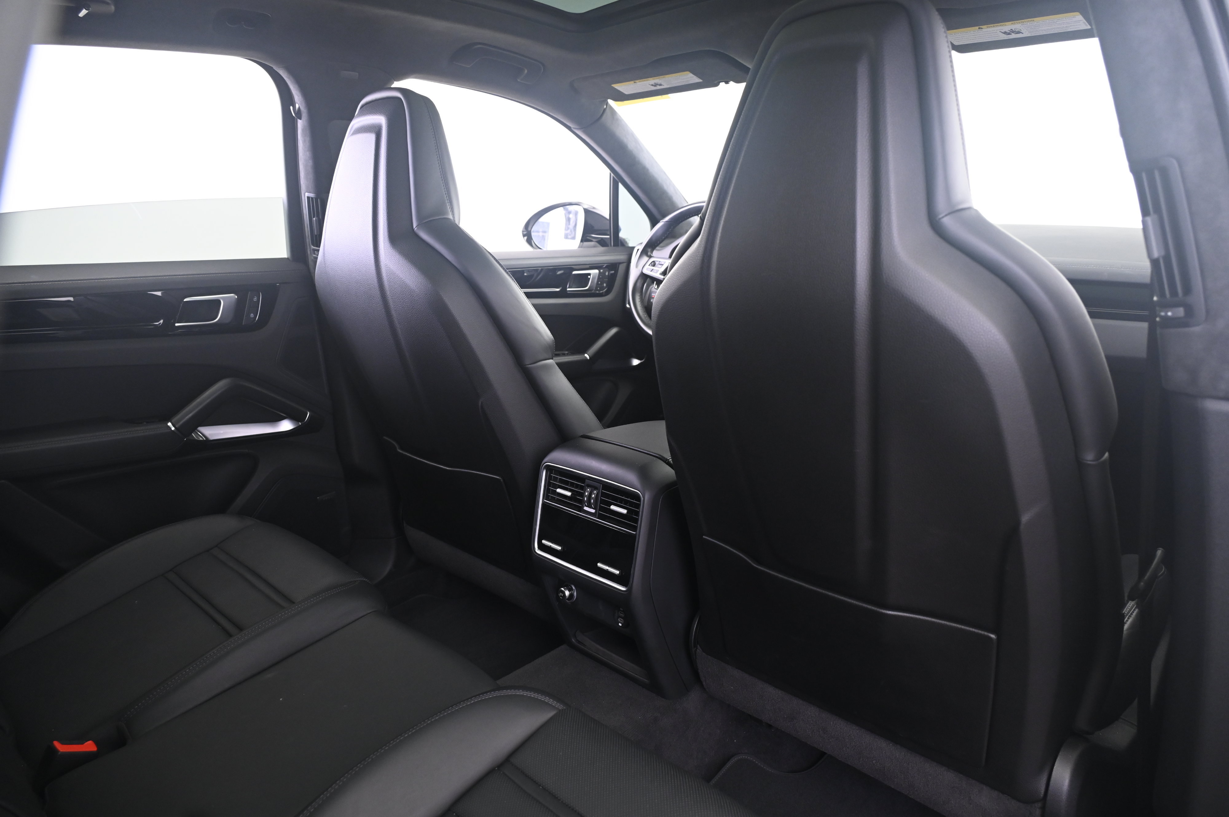 Certified 2023 Porsche Cayenne Turbo AWD/4WD image 17