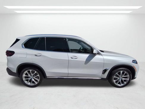 New 2026 BMW X5 xDrive40i w/ Premium Package image 3