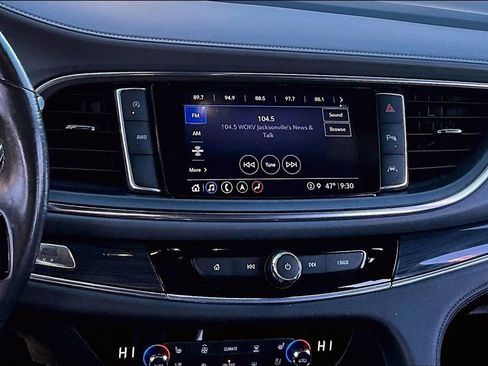 Used 2022 Buick Enclave Premium AWD/4WD image 9
