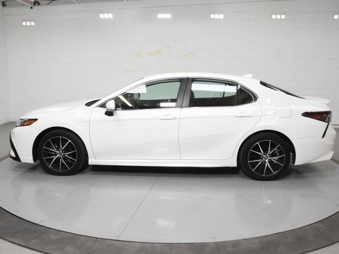 Used 2023 Toyota Camry SE FWD image 11