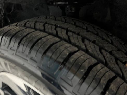 Used 2024 Nissan Rogue SV image 41