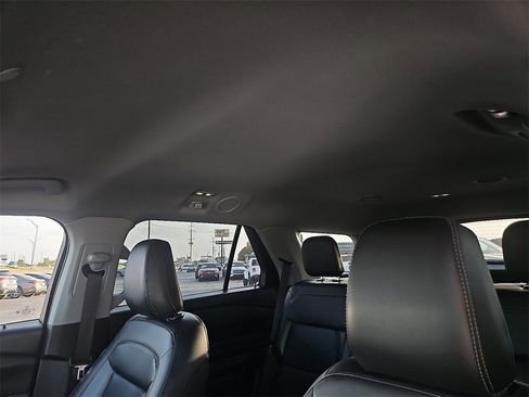 Used 2022 Ford Explorer XLT w/ Equipment Group 202A image 22