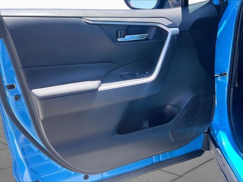 Used 2020 Toyota RAV4 XLE w/ Convenience Package FWD image 22