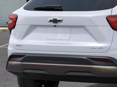 New 2026 Chevrolet Trax ACTIV w/ Sunroof Package FWD image 14