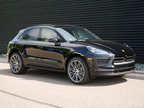 Used 2025 Porsche Macan image 28