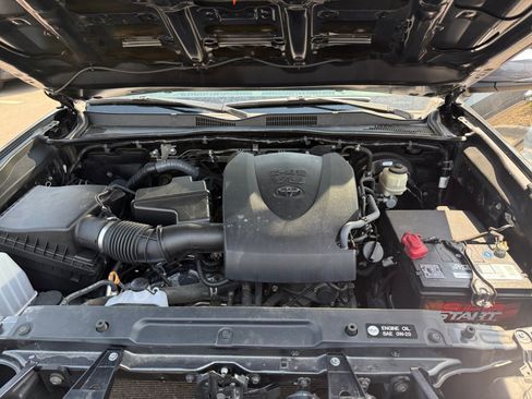 Certified 2017 Toyota Tacoma TRD Sport w/ Tow Package (A/T) AWD/4WD image 21