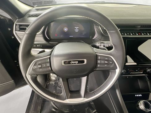 Used 2023 Jeep Grand Cherokee L Laredo AWD/4WD image 11
