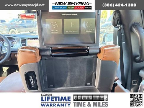 New 2026 Chrysler Pacifica Pinnacle image 13