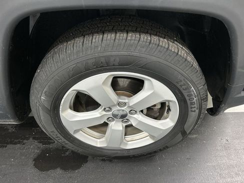 Used 2019 Jeep Compass Latitude w/ Cold Weather Group image 8