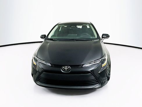 Used 2025 Toyota Corolla LE image 2