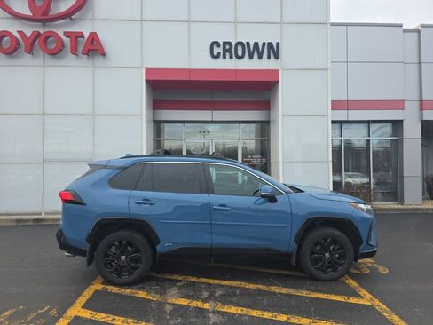 Used 2024 Toyota RAV4 SE image 2