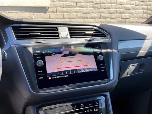 Certified 2023 Volkswagen Tiguan SE R-Line AWD/4WD image 21