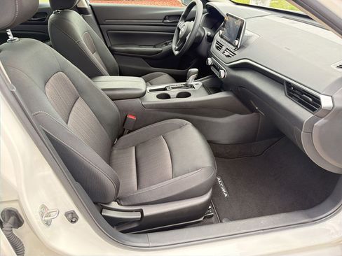 Used 2025 Nissan Altima 2.5 S FWD image 28