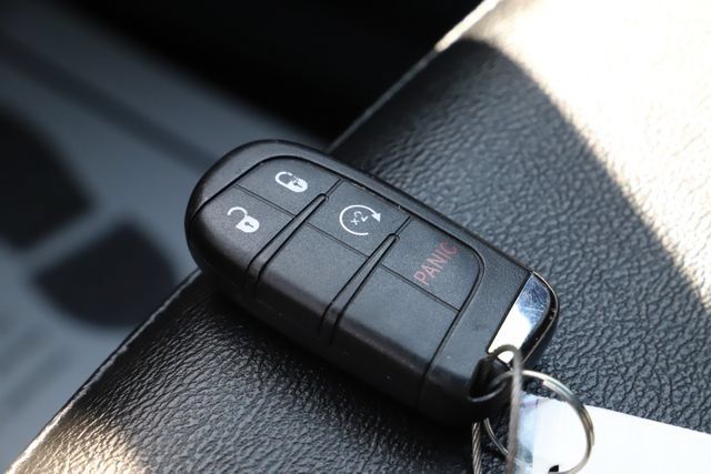 Used 2025 Jeep Compass Limited AWD/4WD image 33