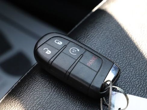 Used 2025 Jeep Compass Limited AWD/4WD image 33